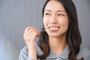自宅で簡単ホワイトニングする方法！ホワイトニング歯磨きの効果を徹底解説